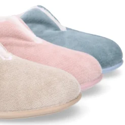 Zapatilla casa niños cerrada con abertura en lana CUADRILLÉ.