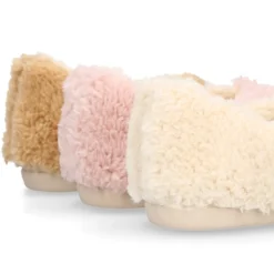 Zapatilla casa niños cerrada en lana tipo PELUCHE.