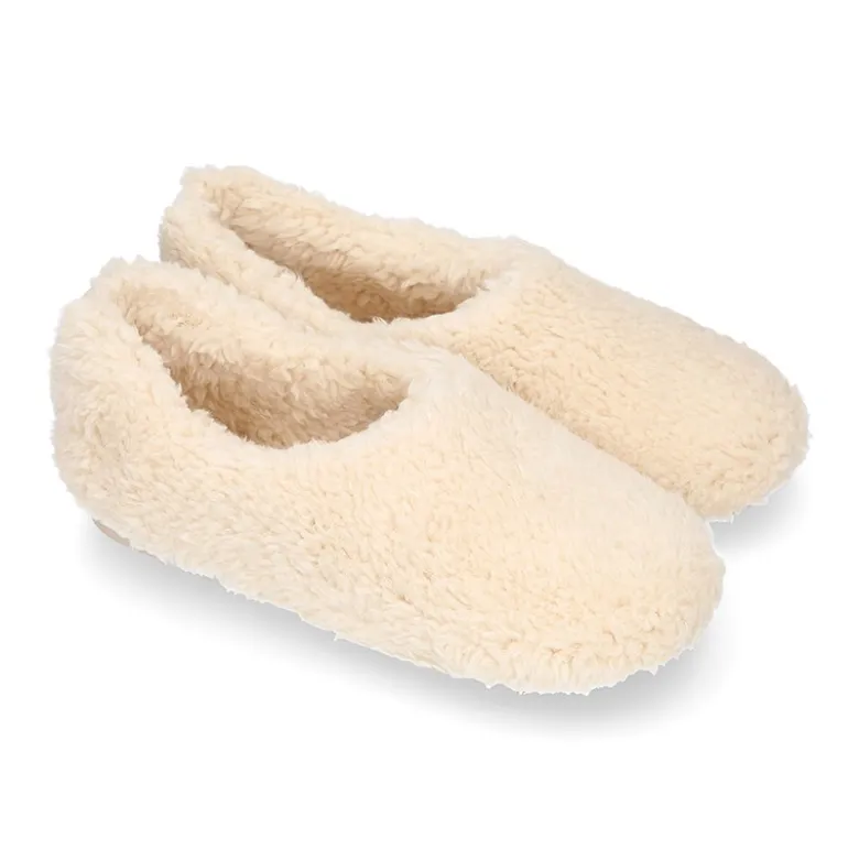 Zapatilla casa niños cerrada en lana tipo PELUCHE.