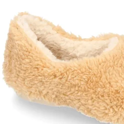 Zapatilla casa niños cerrada en lana tipo PELUCHE.