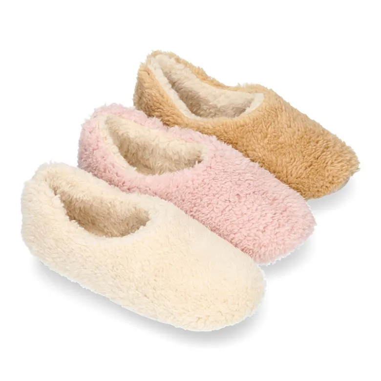 Zapatilla casa niños cerrada en lana tipo PELUCHE.