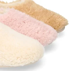 Zapatilla casa niños cerrada en lana tipo PELUCHE.