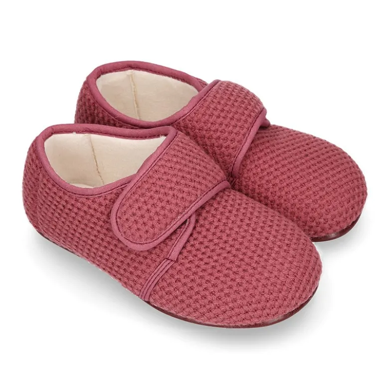 Zapatilla casa niños con cierre adherente en lana.
