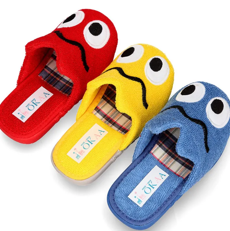 Zapatilla casa niños destalonada en lona toalla con diseño divertido.