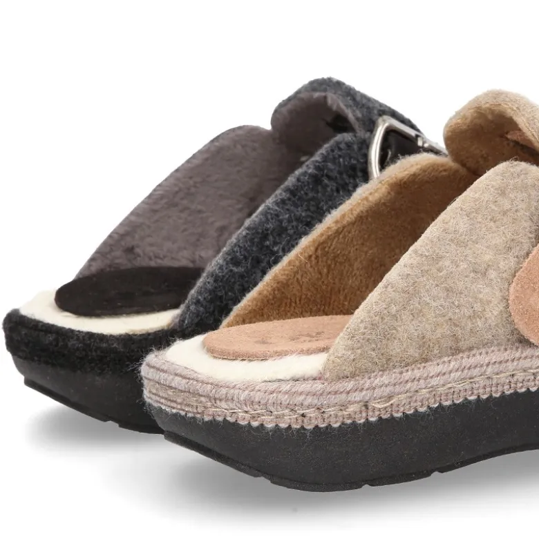 Zapatilla casa niños OKAA ZUECO en lana con hebilla.