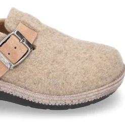 Zapatilla casa niños OKAA ZUECO en lana con hebilla.