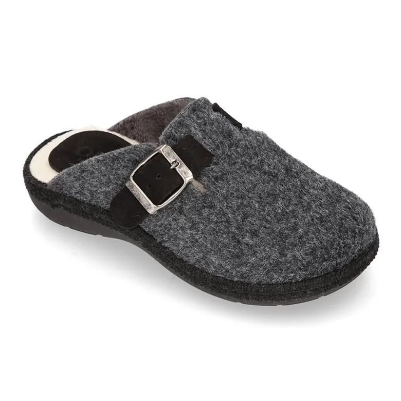 Zapatilla casa niños OKAA ZUECO en lana con hebilla.