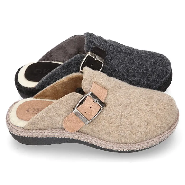 Zapatilla casa niños OKAA ZUECO en lana con hebilla.