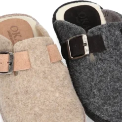 Zapatilla casa niños OKAA ZUECO en lana con hebilla.