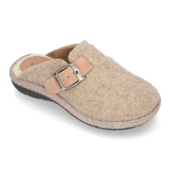 Zapatilla casa niños OKAA ZUECO en lana con hebilla.