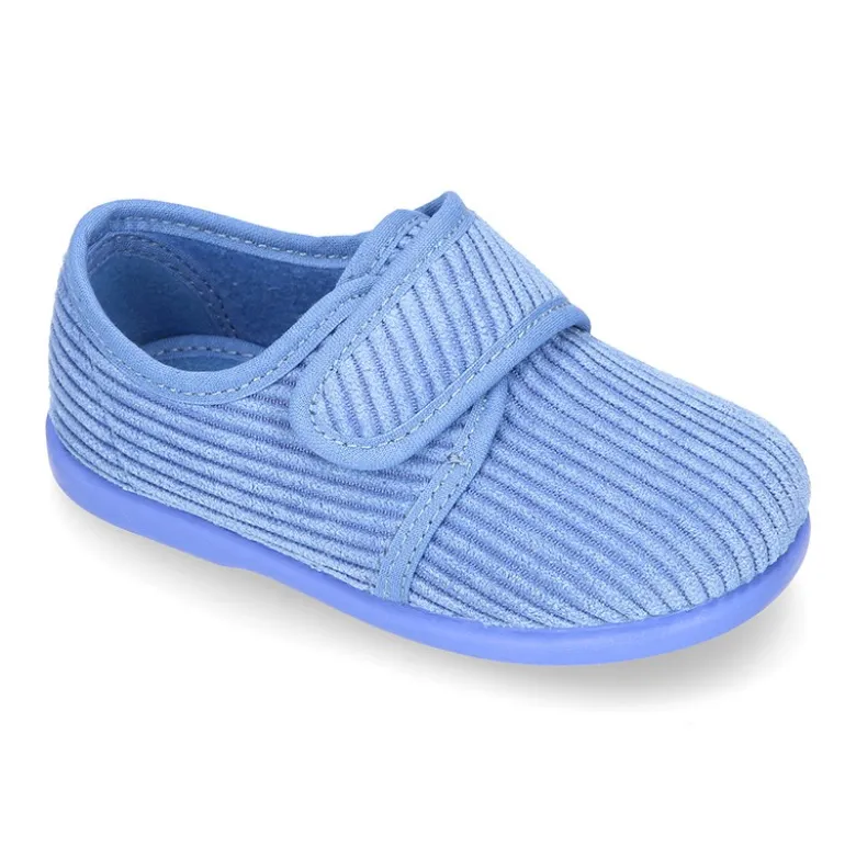 Zapatilla casa niños tipo Blucher cierre adherente pana fina.