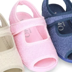 Zapatilla casa niños tipo SANDALIA con cierre adherente en toalla.