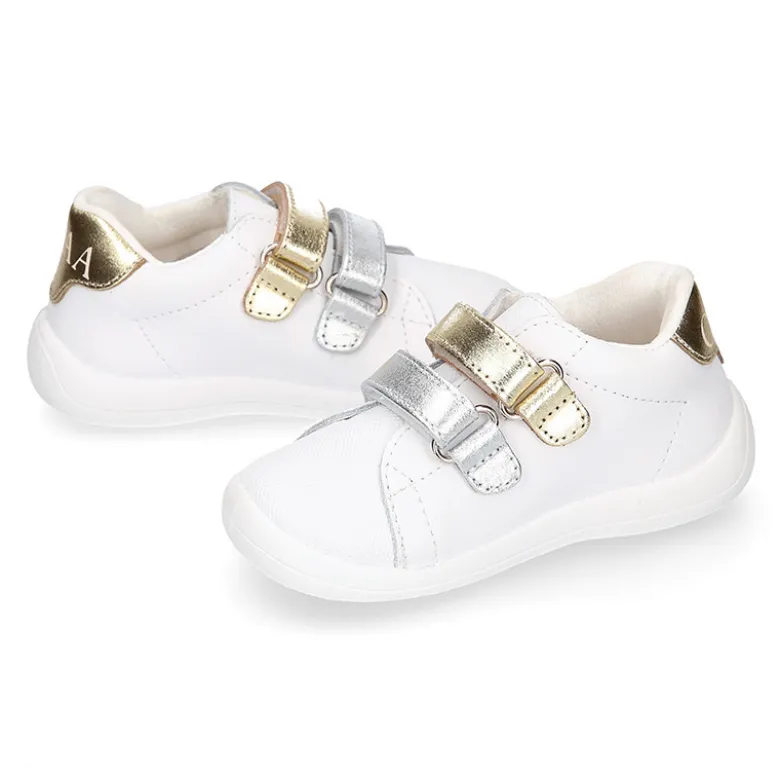 Zapatilla colegial niños peques OKAA sin cordones en piel napa blanca combinada.