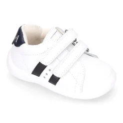 Zapatilla colegial niños pequeños OKAA sin cordones, rayas laterales y puntera reforzada en piel lavable.