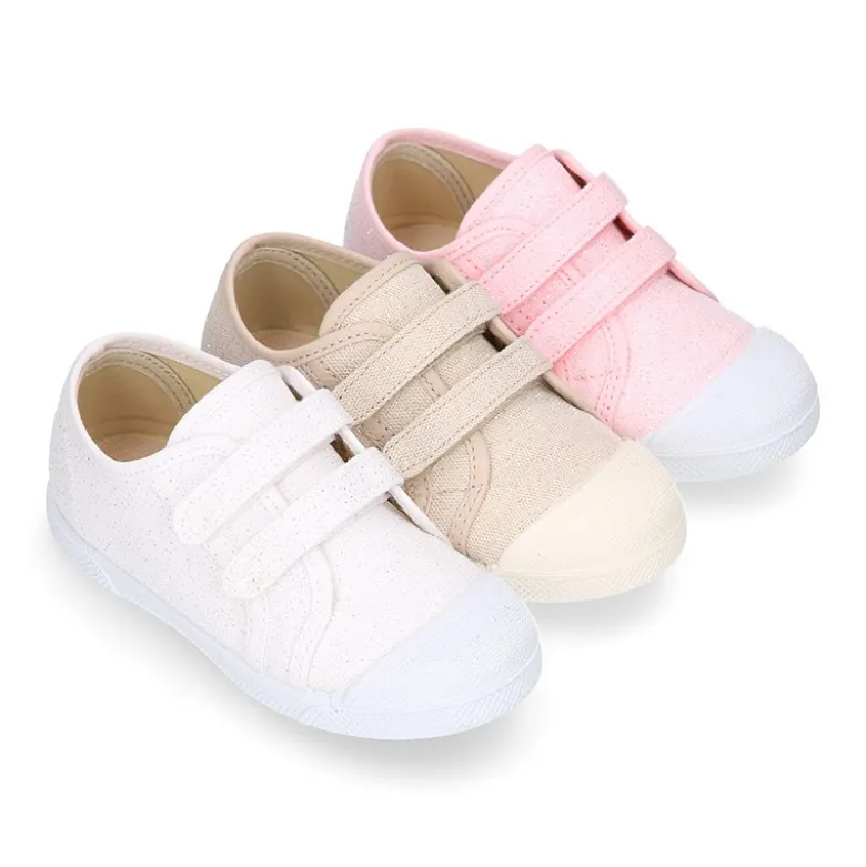 Zapatilla niña con puntera y sin cordones en lona METALIZADA.