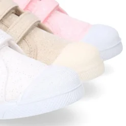 Zapatilla niña con puntera y sin cordones en lona METALIZADA.