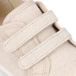 Zapatilla niña con puntera y sin cordones en lona METALIZADA.