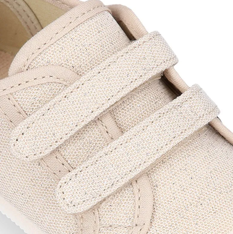 Zapatilla niña con puntera y sin cordones en lona METALIZADA.