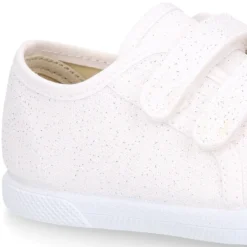 Zapatilla niña con puntera y sin cordones en lona METALIZADA.