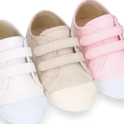 Zapatilla niña con puntera y sin cordones en lona METALIZADA.