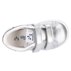 Zapatilla niña moda sin cordones en piel metalizada.