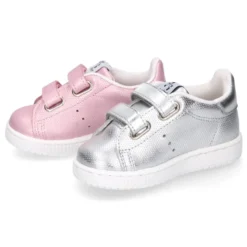 Zapatilla niña moda sin cordones en piel metalizada.