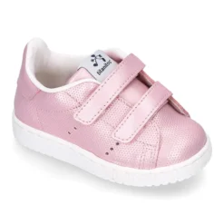 Zapatilla niña moda sin cordones en piel metalizada.