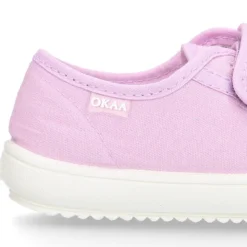 Zapatilla niña OKAA sin cordones y puntera en lona piqué algodón.