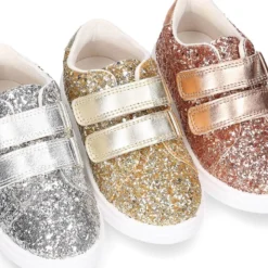 Zapatilla niña OKAA sin cordones en piel con GLITTER.