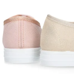 Zapatilla niñas con cordones en LONA METALIZADA.