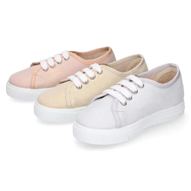 Zapatilla niñas con cordones en LONA METALIZADA.