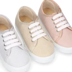 Zapatilla niñas con cordones en LONA METALIZADA.
