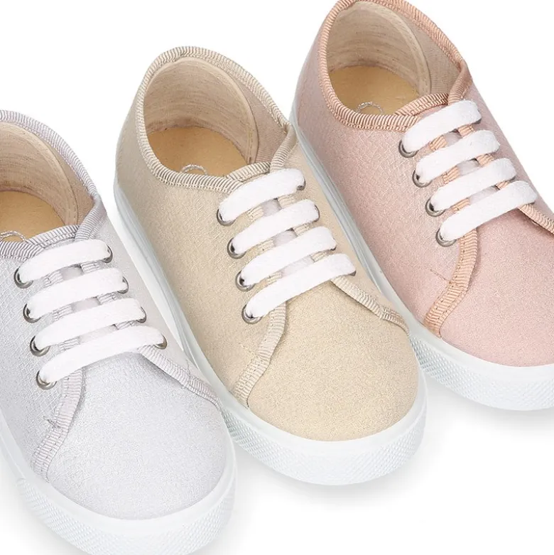 Zapatilla niñas con cordones en LONA METALIZADA.