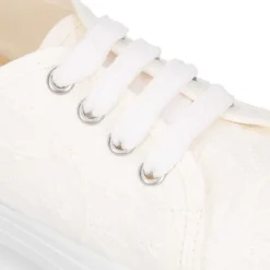 Zapatilla niñas en lona algodón en color blanco con BORDADOS.