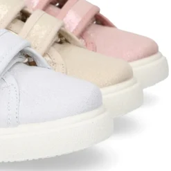 Zapatilla niña sin cordones en lona METALIZADA.