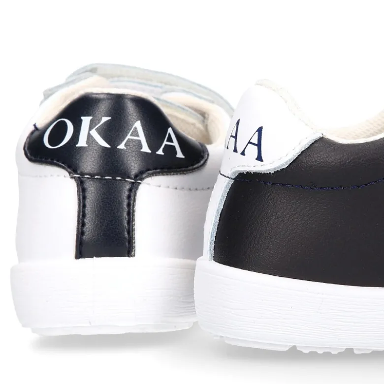 Zapatilla niño colegial OKAA sin cordones con bandera en piel lavable.