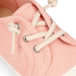 Zapatilla niño con puntera y cordones elásticos en lona algodón RECICLADO en colores suaves.