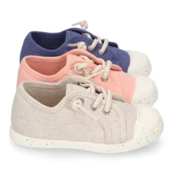 Zapatilla niño con puntera y cordones elásticos en lona algodón RECICLADO en colores suaves.