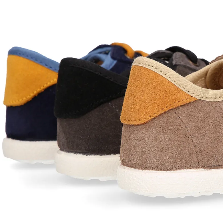 Zapatilla niños CASUAL con cordones en piel serraje.