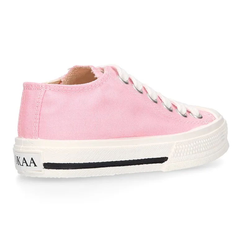 Zapatilla niños CASUAL con puntera y cordones en colores pasteles.
