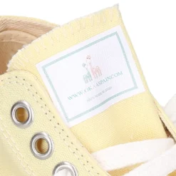 Zapatilla niños CASUAL con puntera y cordones en colores pasteles.