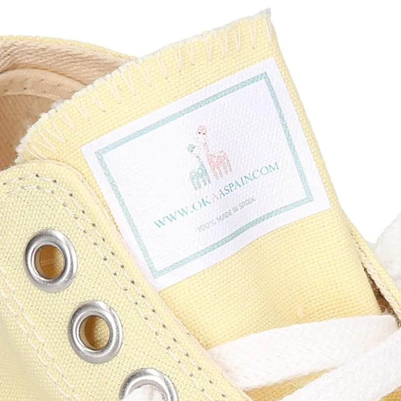 Zapatilla niños CASUAL con puntera y cordones en colores pasteles.
