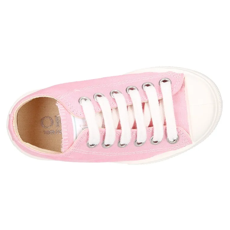 Zapatilla niños CASUAL con puntera y cordones en colores pasteles.