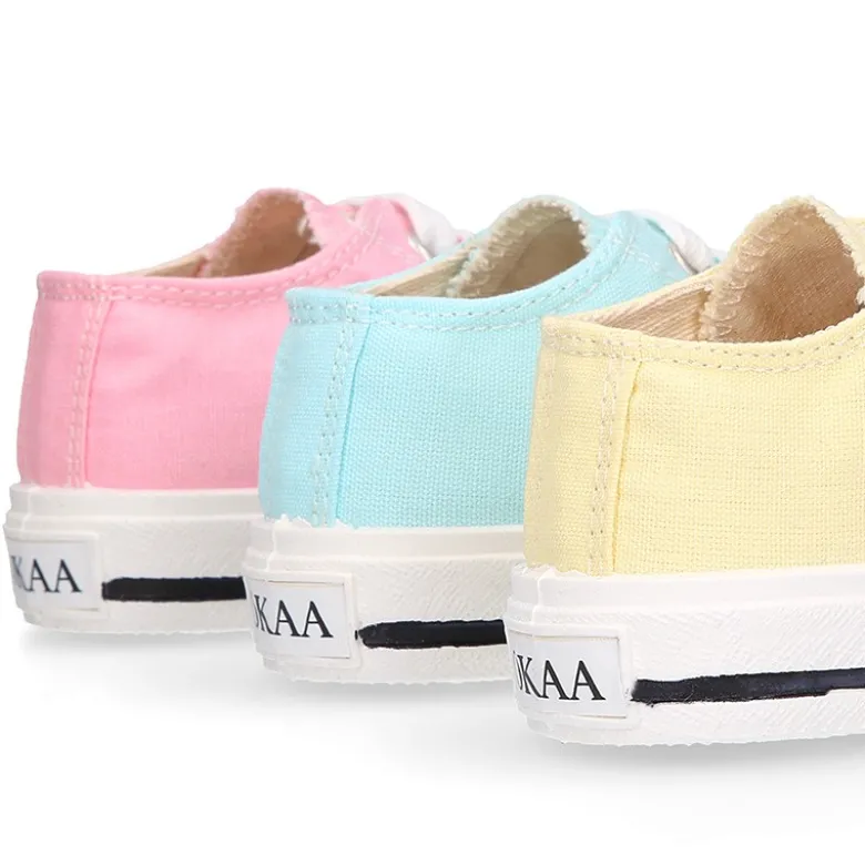 Zapatilla niños CASUAL con puntera y cordones en colores pasteles.