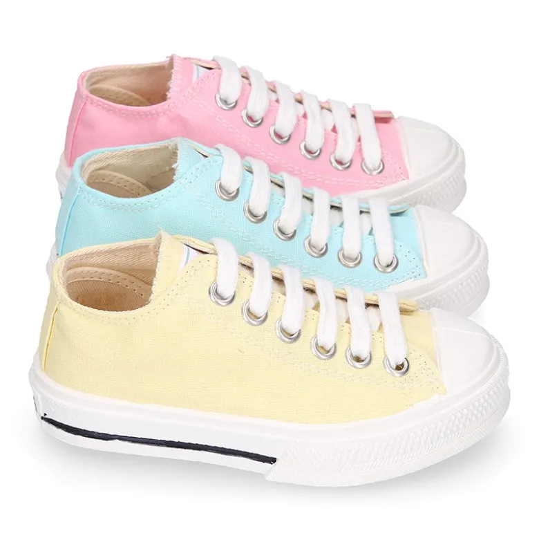 Zapatilla niños CASUAL con puntera y cordones en colores pasteles.