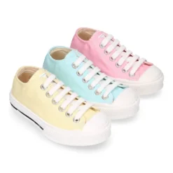 Zapatilla niños CASUAL con puntera y cordones en colores pasteles.