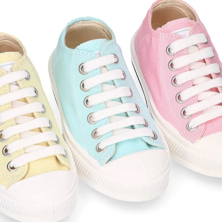 Zapatilla niños CASUAL con puntera y cordones en colores pasteles.