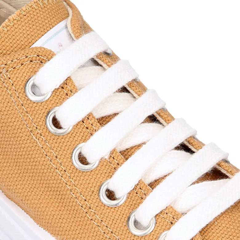 Zapatilla niños CASUAL OKAA con puntera y cordones en color CUERO.