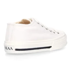Zapatilla niños CASUAL OKAA con puntera y cordones en color blanco.