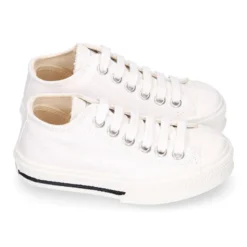 Zapatilla niños CASUAL OKAA con puntera y cordones en color blanco.